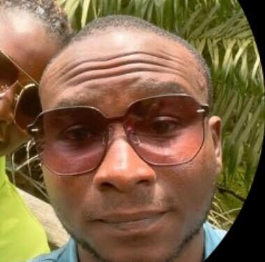 Veekee james Bought The Flowers For Her Husband To Give Her On Stage – Mrtuscan